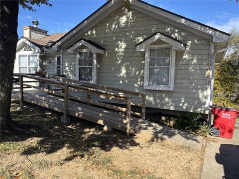 1490 Foxboro Road Blue Springs MO 64015