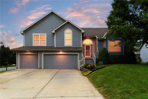 Photo of 2301 SW Tracker Lane, Lees Summit, MO 64082 (MLS # 2619032)