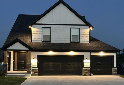 949 N Cottonwood Court Tonganoxie KS 66086