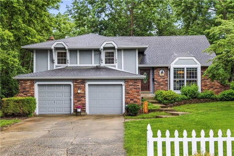 Photo of 4507 E 107th Terrace, Kansas City, MO 64137 (MLS # 2626833)
