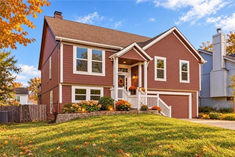 Photo of 1005 N Clinton Street, Olathe, KS 66061 (MLS # 2640064)