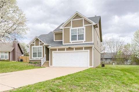 Photo of 944 N Pine Street, Olathe, KS 66061 (MLS # 2638239)