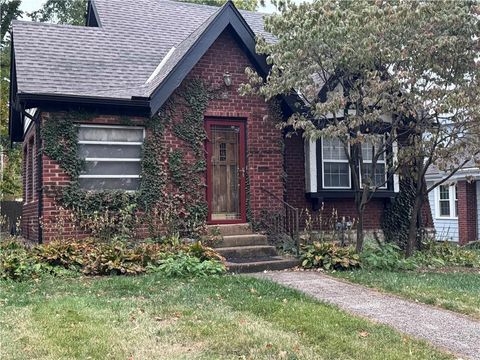Photo of 319 E 70th Terrace, Kansas City, MO 64113 (MLS # 2583611)