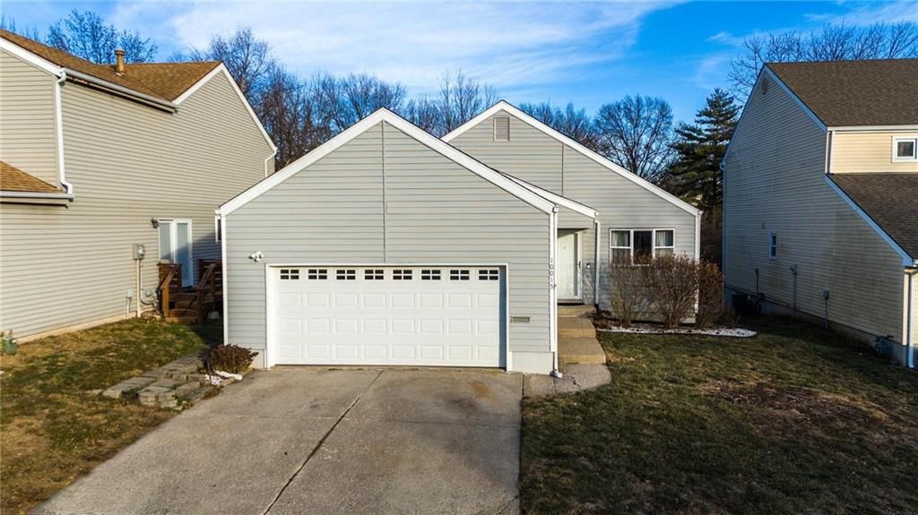 Photo of 10015 N Cherry Drive, Kansas City, MO 64155 (MLS # 2592600)