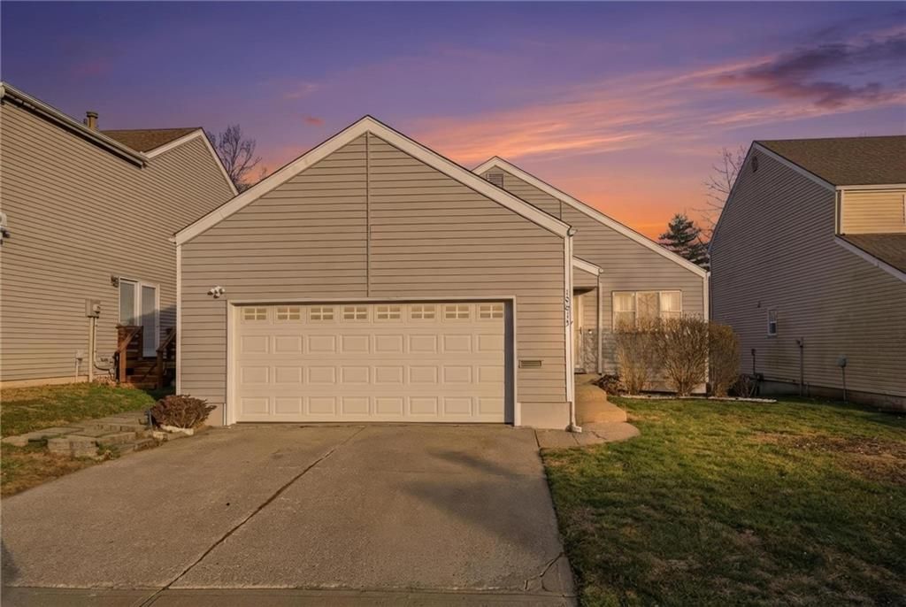 Photo of 10015 N Cherry Drive, Kansas City, MO 64155 (MLS # 2592600)