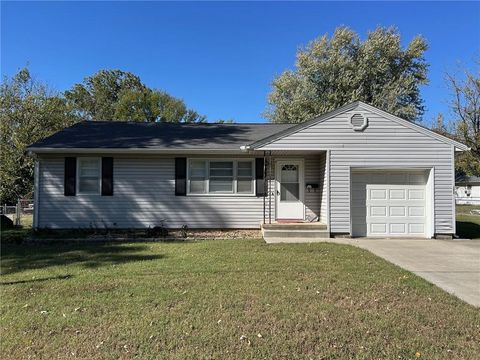 1833 N Cedar Street Nevada MO 64772