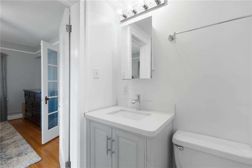 807 W 48th Street 404
