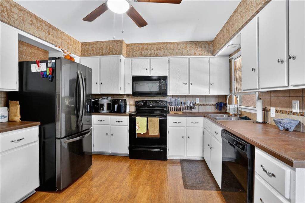 1213 E Fredrickson Drive