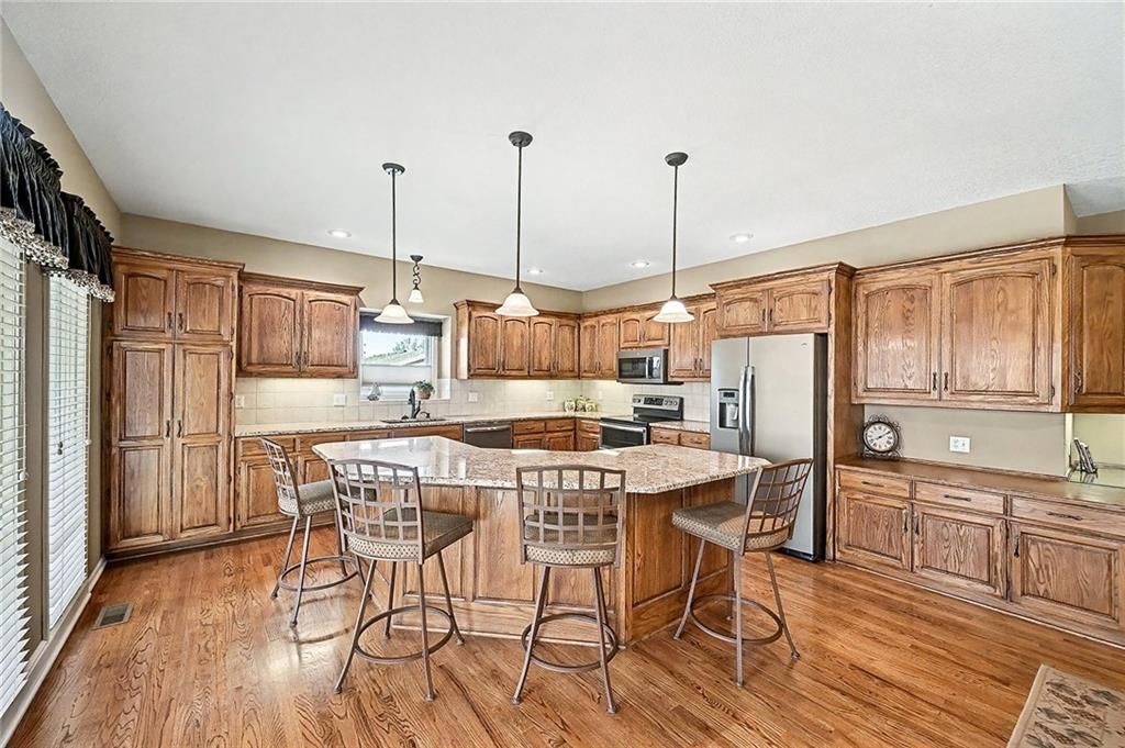 Photo of 1508 Ridgeway Drive, Liberty, MO 64068 (MLS # 2589783)