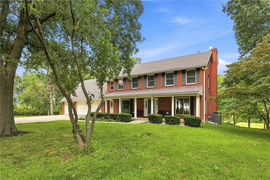 Photo of 10423 Ridgeview Avenue, Liberty, MO 64068 (MLS # 2637385)
