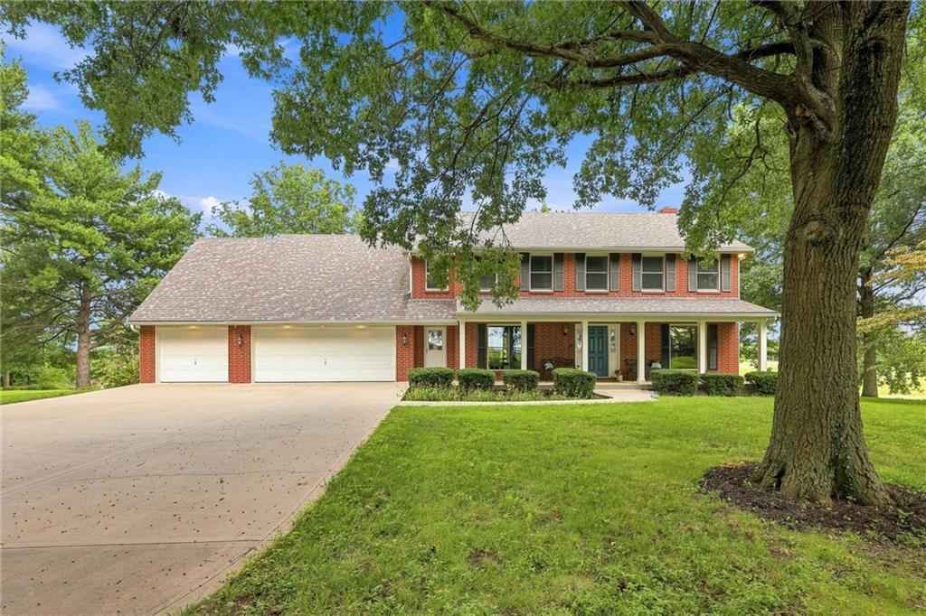 Photo of 10423 Ridgeview Avenue, Liberty, MO 64068 (MLS # 2637385)