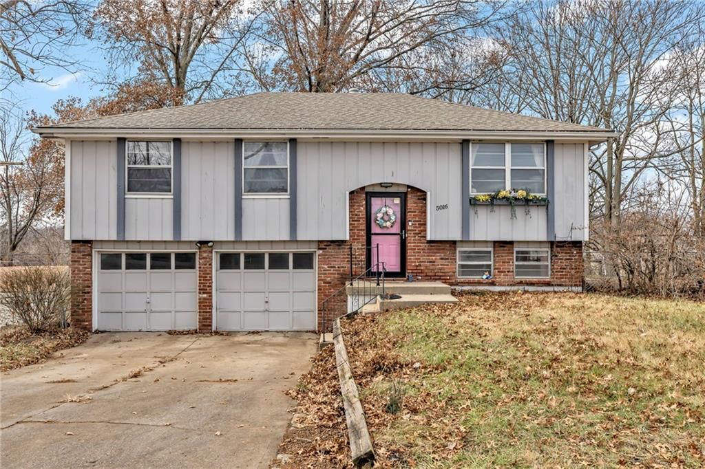 Photo of 5016 N Bellaire Avenue, Kansas City, MO 64119 (MLS # 2591767)
