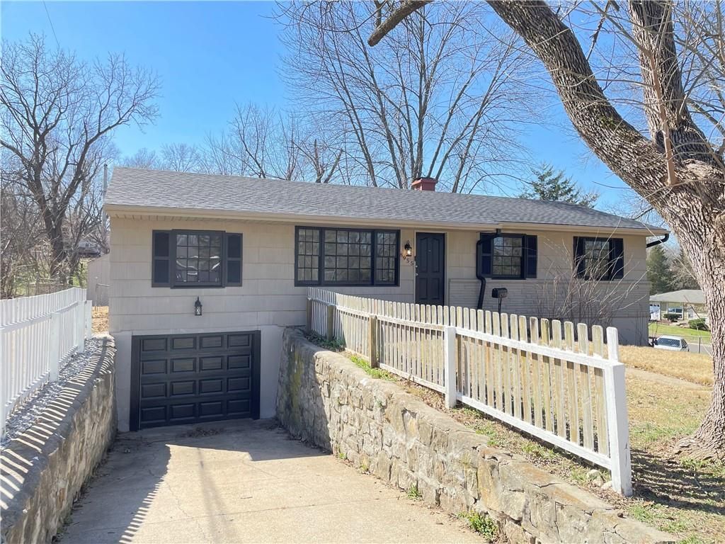 Photo of 8955 E 54th Street, Raytown, MO 64133 (MLS # 2607872)