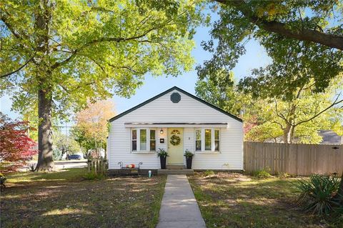 Photo of 7601 Foster Street, Overland Park, KS 66204 (MLS # 2583907)
