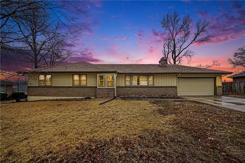 8225 WOOD Avenue Kansas City KS 66112