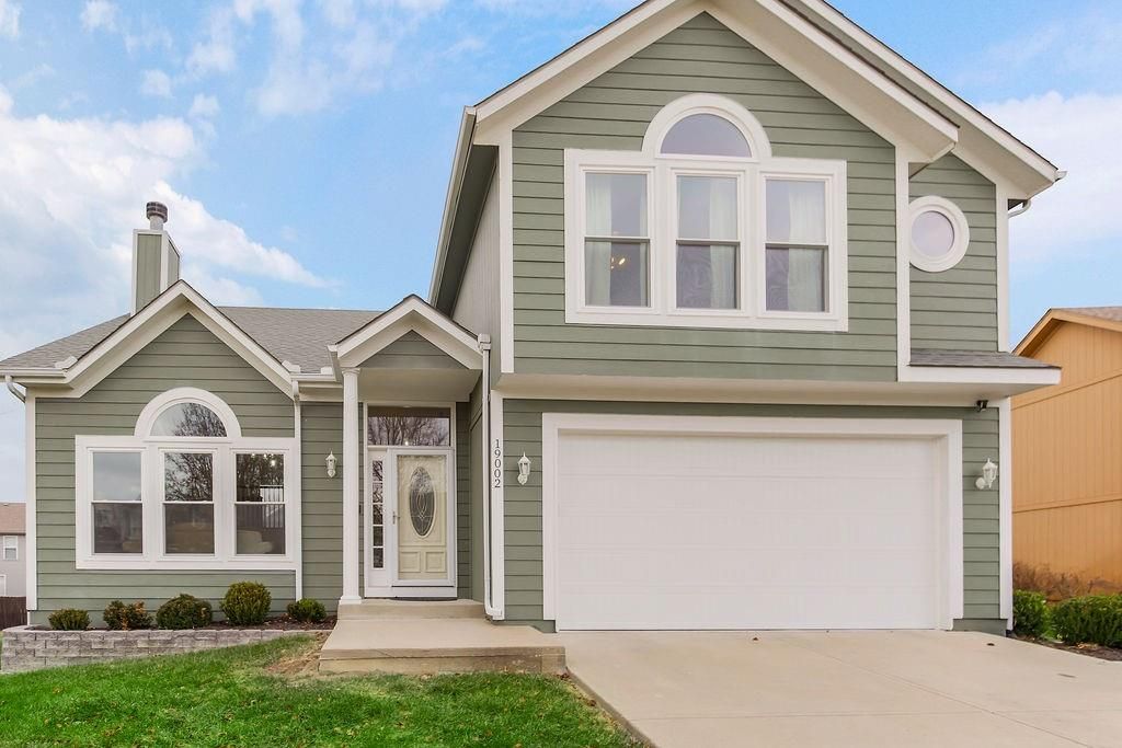 Photo of 19002 W 160th Street, Olathe, KS 66062 (MLS # 2592564)