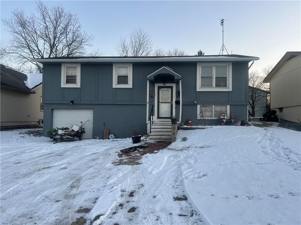 Photo of 421 W 8th Street, Cameron, MO 64429 (MLS # 2598866)