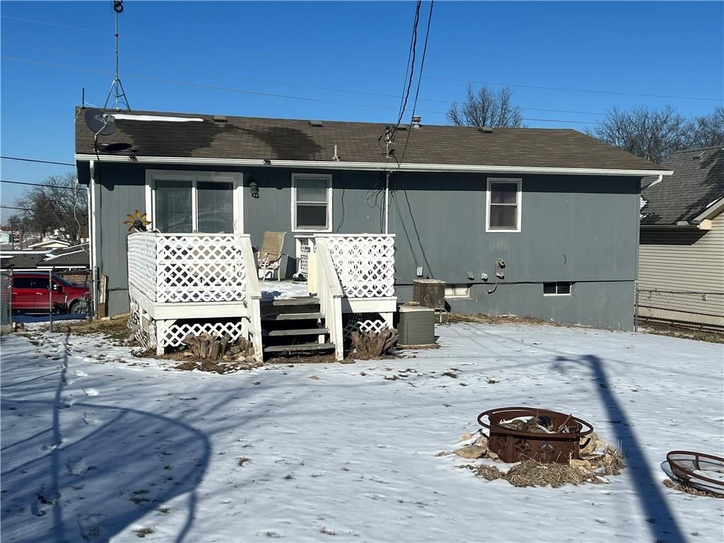 Photo of 421 W 8th Street, Cameron, MO 64429 (MLS # 2598866)