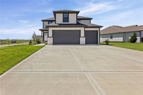 Photo of 21103 W 186th Terrace, Spring Hill, KS 66083 (MLS # 2616183)