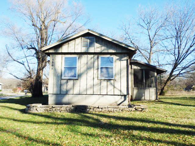 Photo 1 of 11 — 5301 HARDESTY Avenue, Kansas City, MO 64130