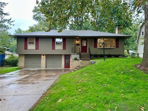 Photo of 9615 W 92nd Terrace, Overland Park, KS 66212 (MLS # 2583589) Photo of 9615 W 92nd Terrace, Overland Park, KS 66212 (MLS # 2583589)