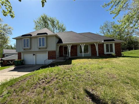 Photo of 5205 W 99th Street, Overland Park, KS 66207 (MLS # 2617341)