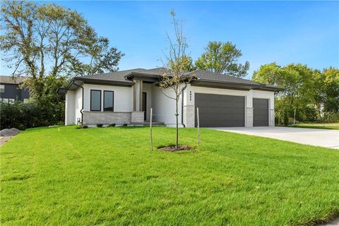 Photo of 3932 SW Flintrock Drive, Lees Summit, MO 64082 (MLS # 2559225)