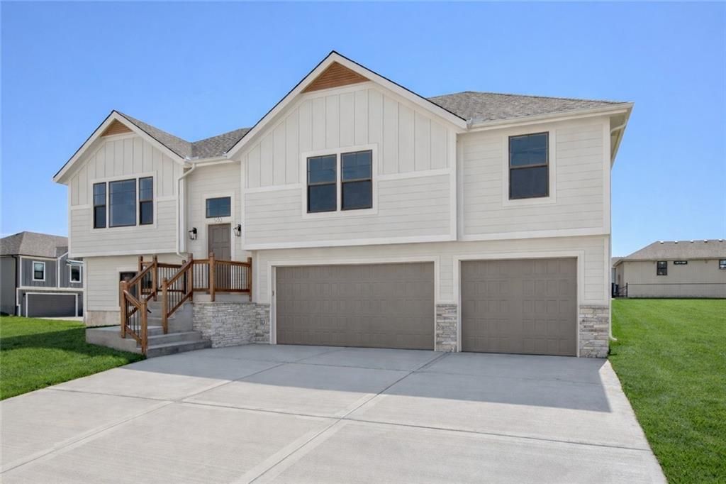 Photo of 1325 N Holland Court, Independence, MO 64056 (MLS # 2607826)