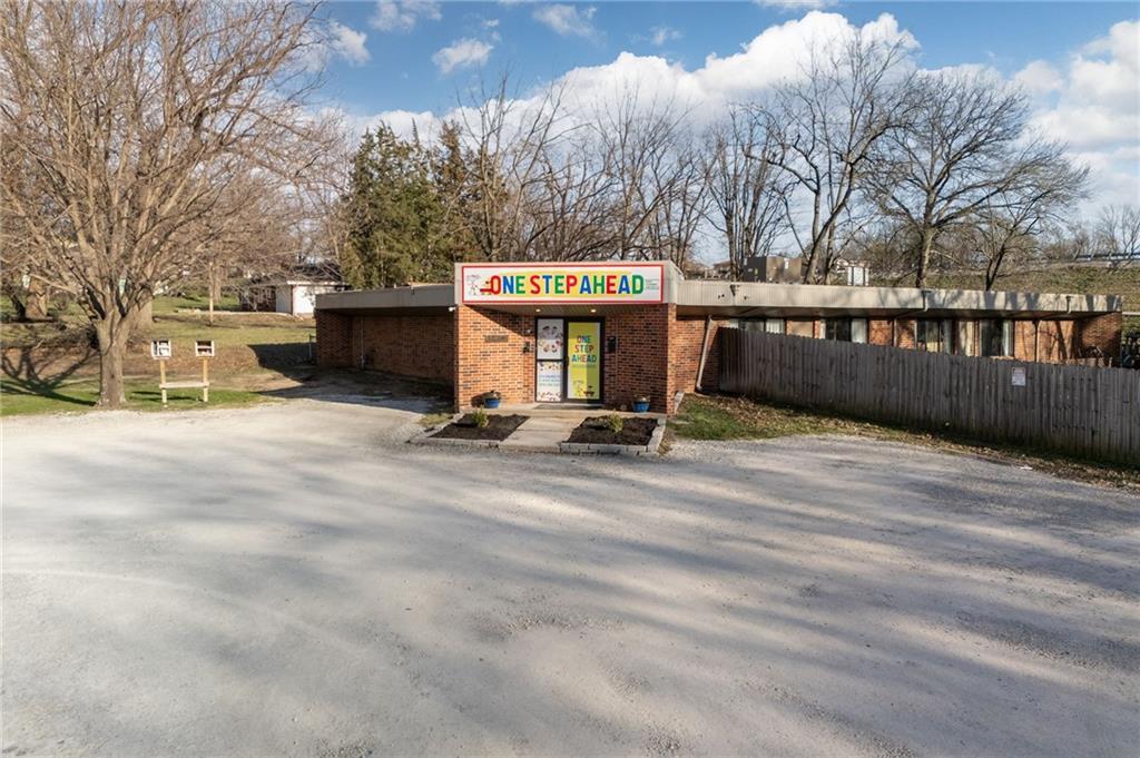 3712 Pacific St, St Joseph, MO 64507