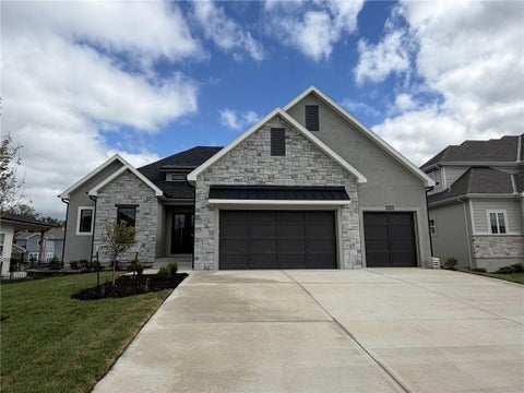 Photo of 18461 Pawnee Lane Lane, Overland Park, KS 66085 (MLS # 2643778)