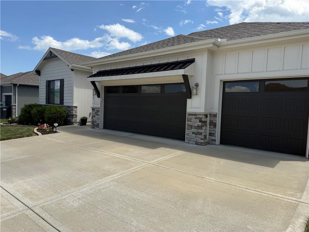 1305 NW Crestwood Drive