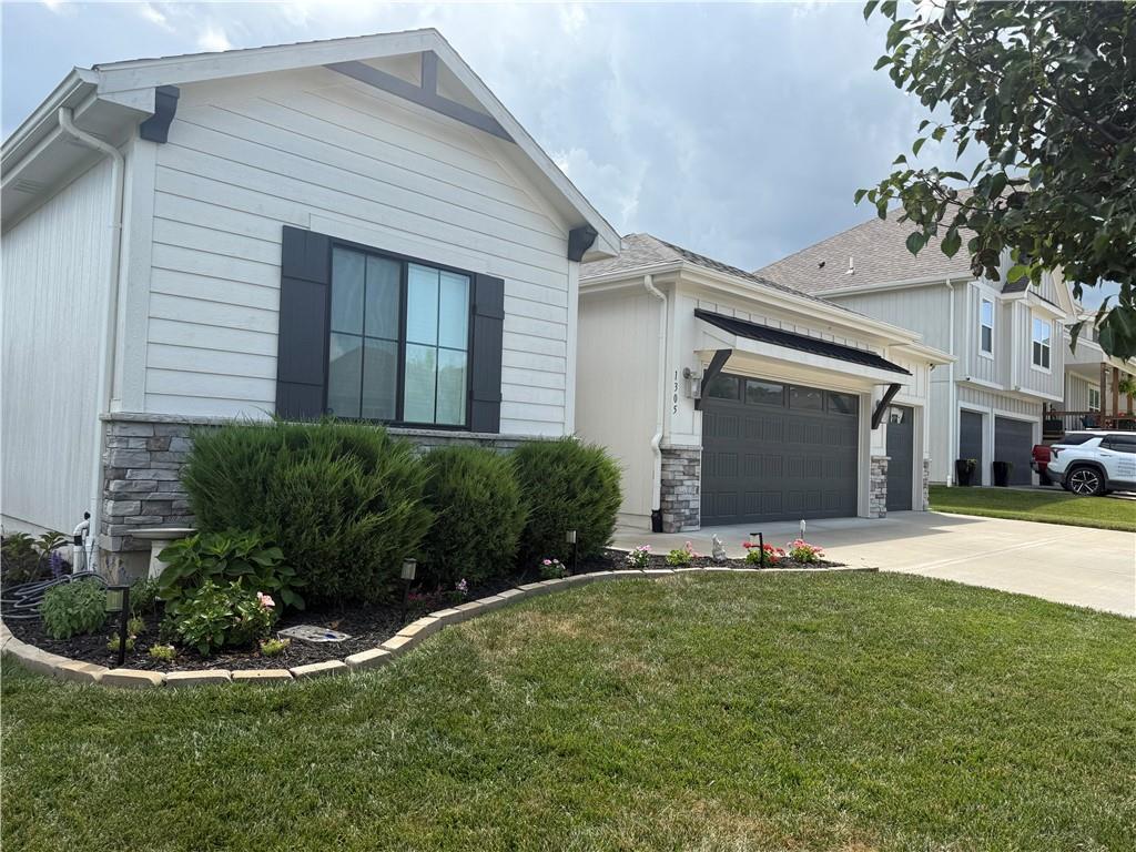 1305 NW Crestwood Drive