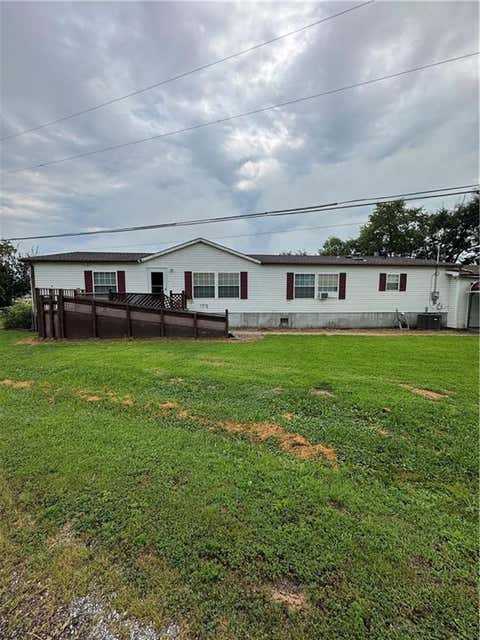 Photo of 3008 SW Lakefront Lane W, St Joseph, MO 64504 (MLS # 2635735)