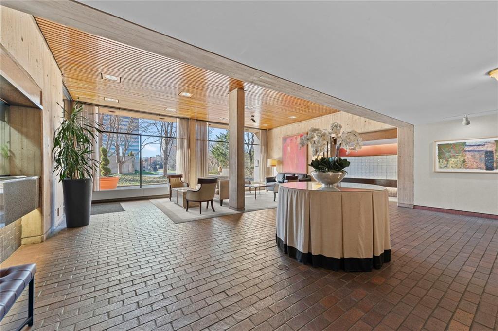 2525 Main Street 210