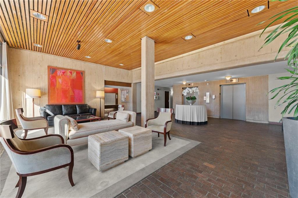 2525 Main Street 210