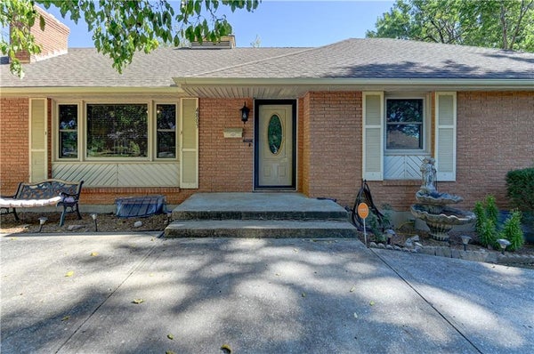 4803 HEDGES AVE, KANSAS CITY, MO 64133 - Image 5582fa3ff5a98257d8a0002d6bce584f/3977313527