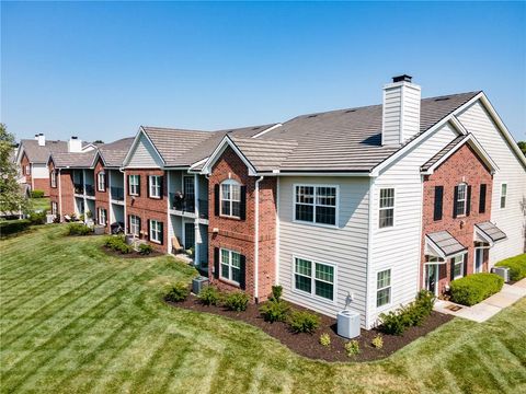 Photo of 11604 Tomahawk Creek Parkway #L, Leawood, KS 66211 (MLS # 2618897)