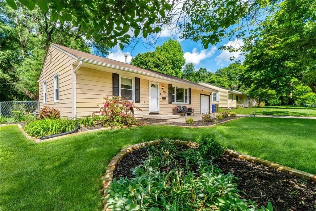 Photo of 7000 Woodson Street, Overland Park, KS 66204 (MLS # 2618710)