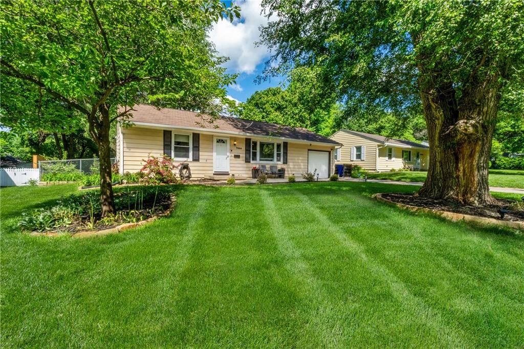 Photo of 7000 Woodson Street, Overland Park, KS 66204 (MLS # 2618710)