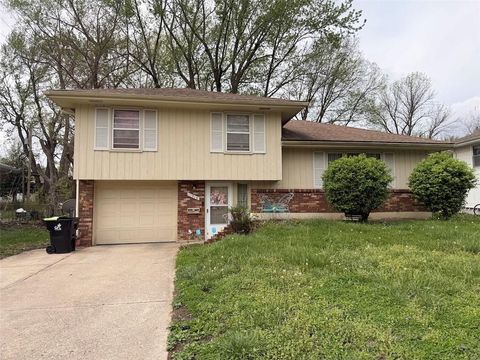 Photo of 11916 Armitage Drive, Grandview, MO 64030 (MLS # 2612332)