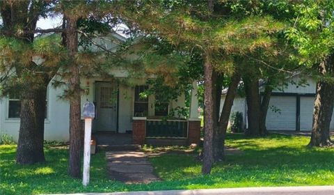 Photo of 829 N West Street, Nevada, MO 64772 (MLS # 2622350)