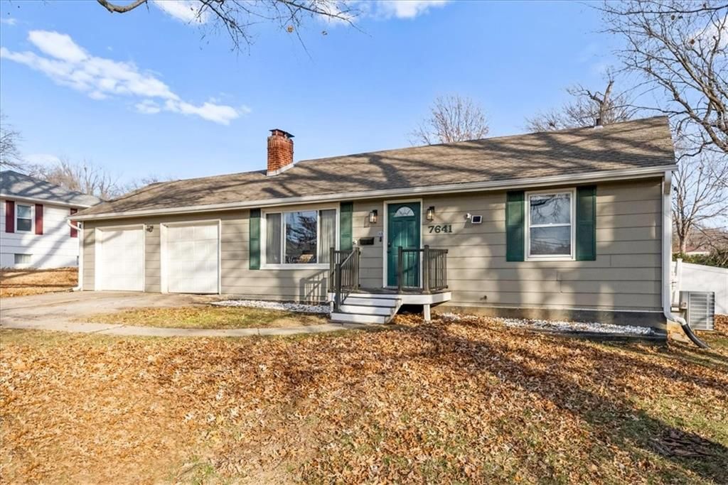 Photo of 7641 Antioch Road, Overland Park, KS 66204 (MLS # 2592146)