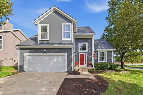 Photo of 910 W Elizabeth Street, Olathe, KS 66061 (MLS # 2647816)