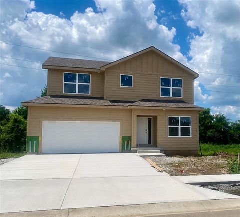Photo of 19362 Skyview Lane, Spring Hill, KS 66083 (MLS # 2603275)