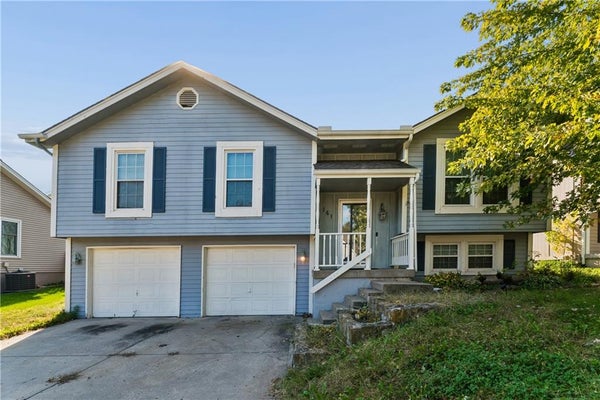 141 NW 101ST ST, KANSAS CITY, MO 64155 - Image 561f64e634cebc8770c84f025e4d2ece/2839914055