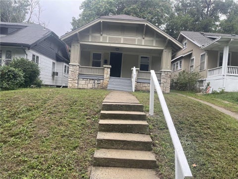 Photo of 5616 Garfield Avenue, Kansas City, MO 64130 (MLS # 2644243)