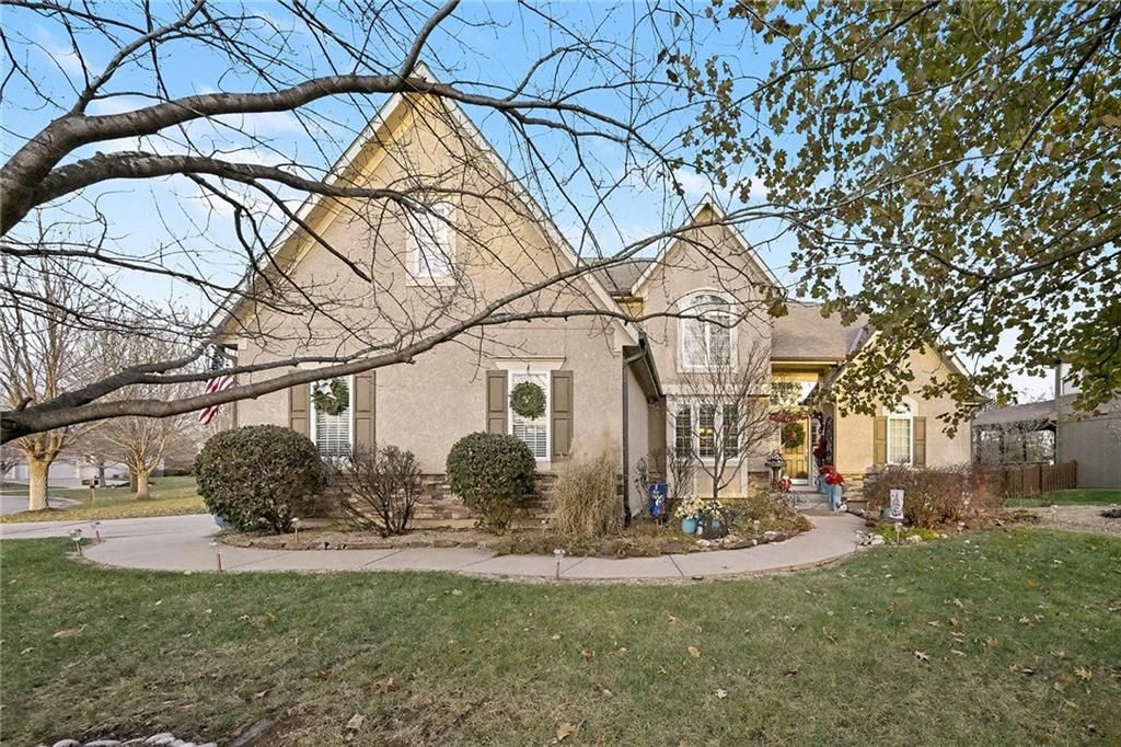 Photo of 15206 W 164th Terrace, Olathe, KS 66062 (MLS # 2591296)