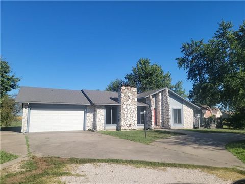 Photo of 1 Canary Circle, Iola, KS 66749 (MLS # 2572417)
