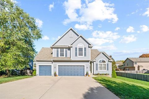 Photo of 8234 NE 97th Terrace, Kansas City, MO 64157 (MLS # 2616340)