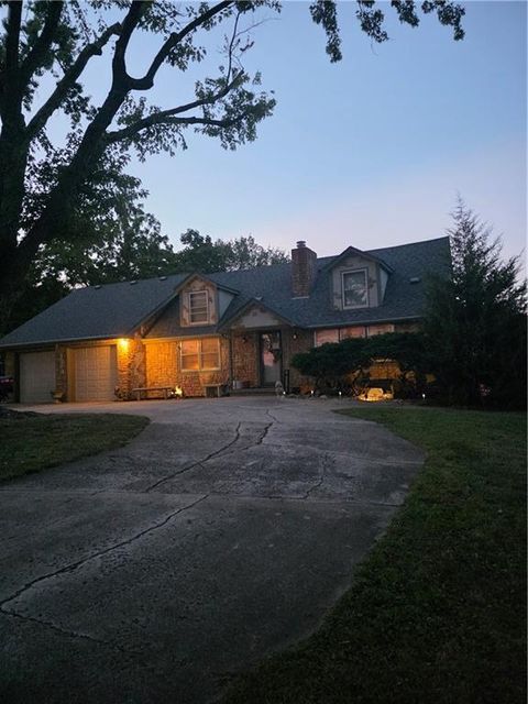 1220 NE Woods Chapel Road Lee's Summit MO 